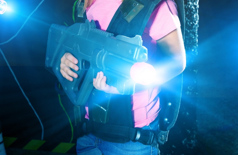 子供から大人まで楽しめる気軽なレーザータグ体験 | 岐阜でアクティビティならLaserMaxx STRAAL